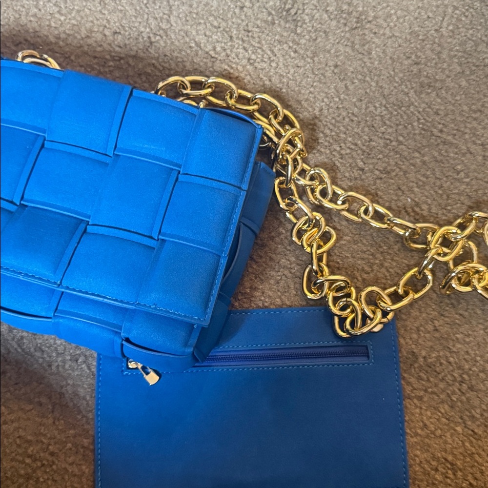 NWT✨ Blue Bag with Gold Chain - Picture 11 of 11